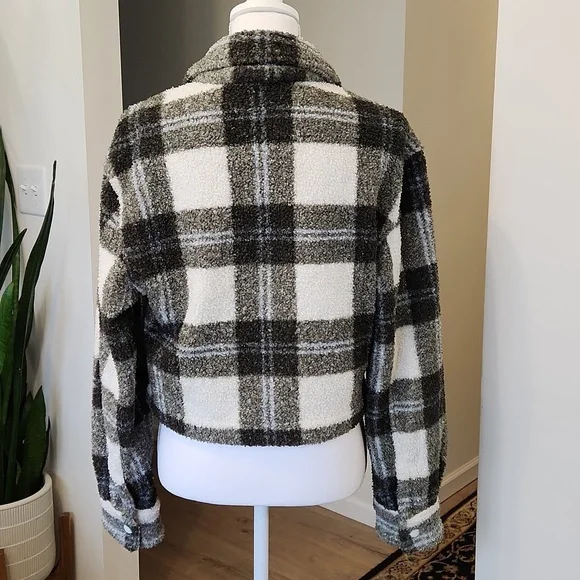 Abercrombie & Fitch Cropped Shacket Sherpa Plaid Teddy XS - Picture 6 of 17